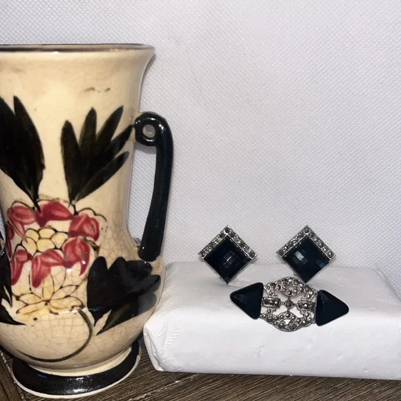 VTG 1928 Silver Faceted Black Rhinestone Marcasite Clip-on Earrings and Brooch - Picture 6 of 6